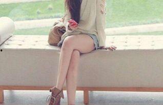 娱乐吃瓜酱跷二郎腿